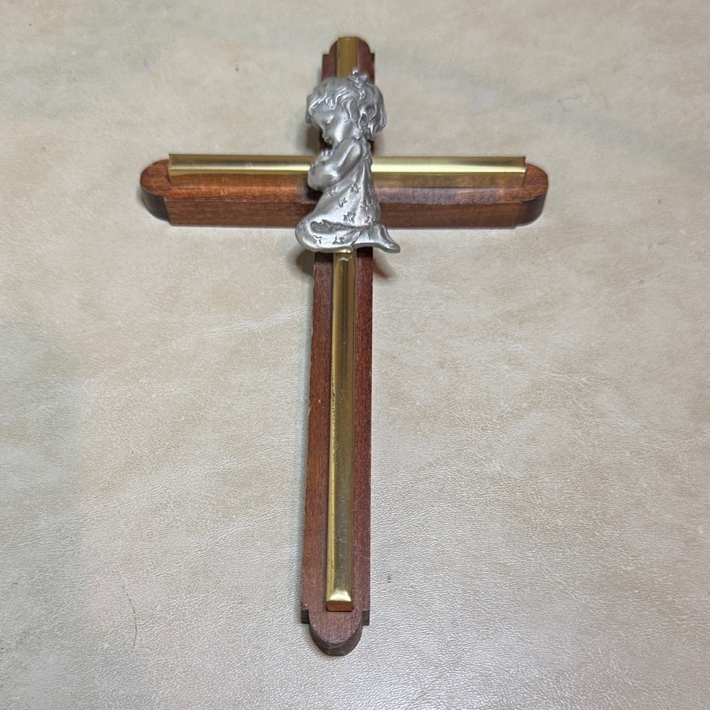 Wooden Cross with Praying Child Accent 9"